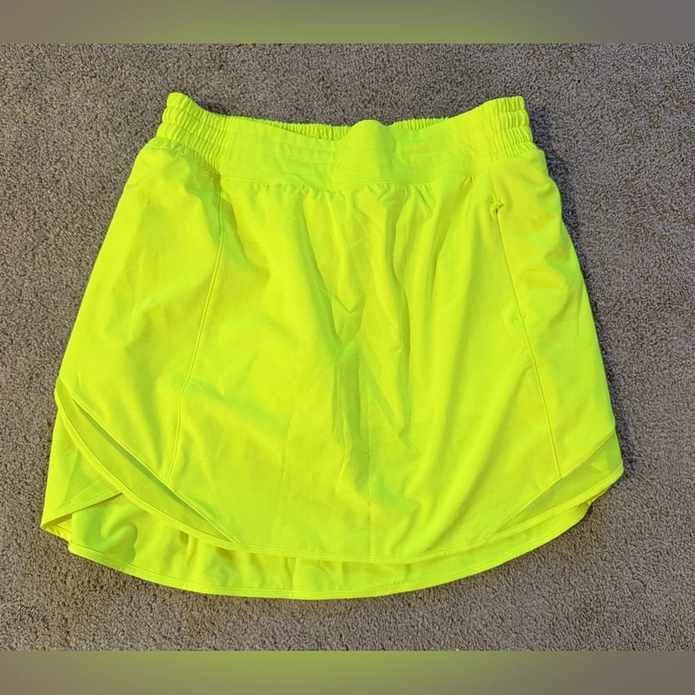 Lululemon Hotty Hot High-Rise Skirt Long Highlight Yellow Size 10 NWOT 2022 - Picture 8 of 13